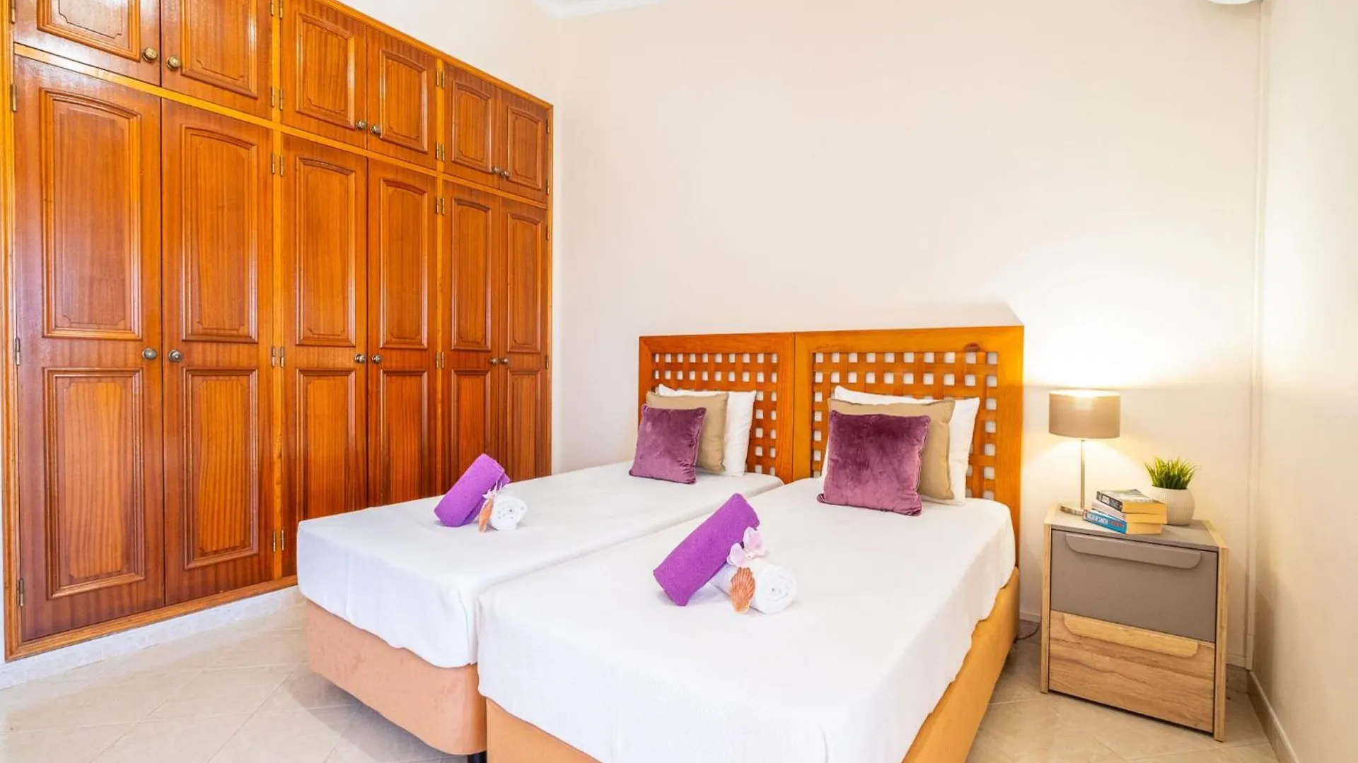 Charming Villa W Private Pool, Wi-Fi, A C, Bbq Albufeira